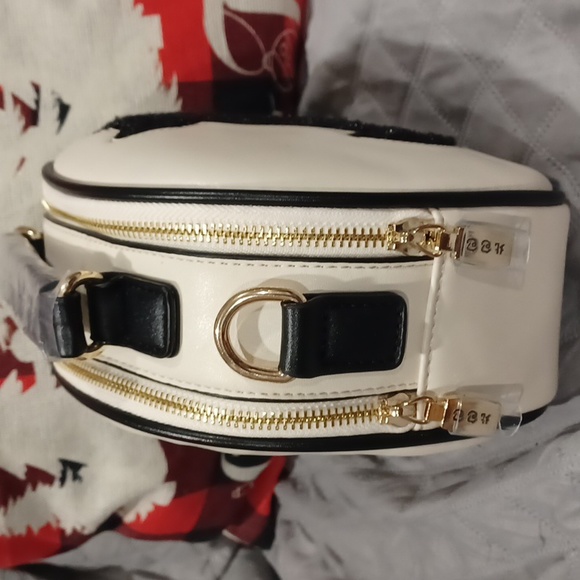 NEW * Beibaobao crossbows bag.  Has crossbody strap! And pompom. Kitty i… - Picture 5 of 5